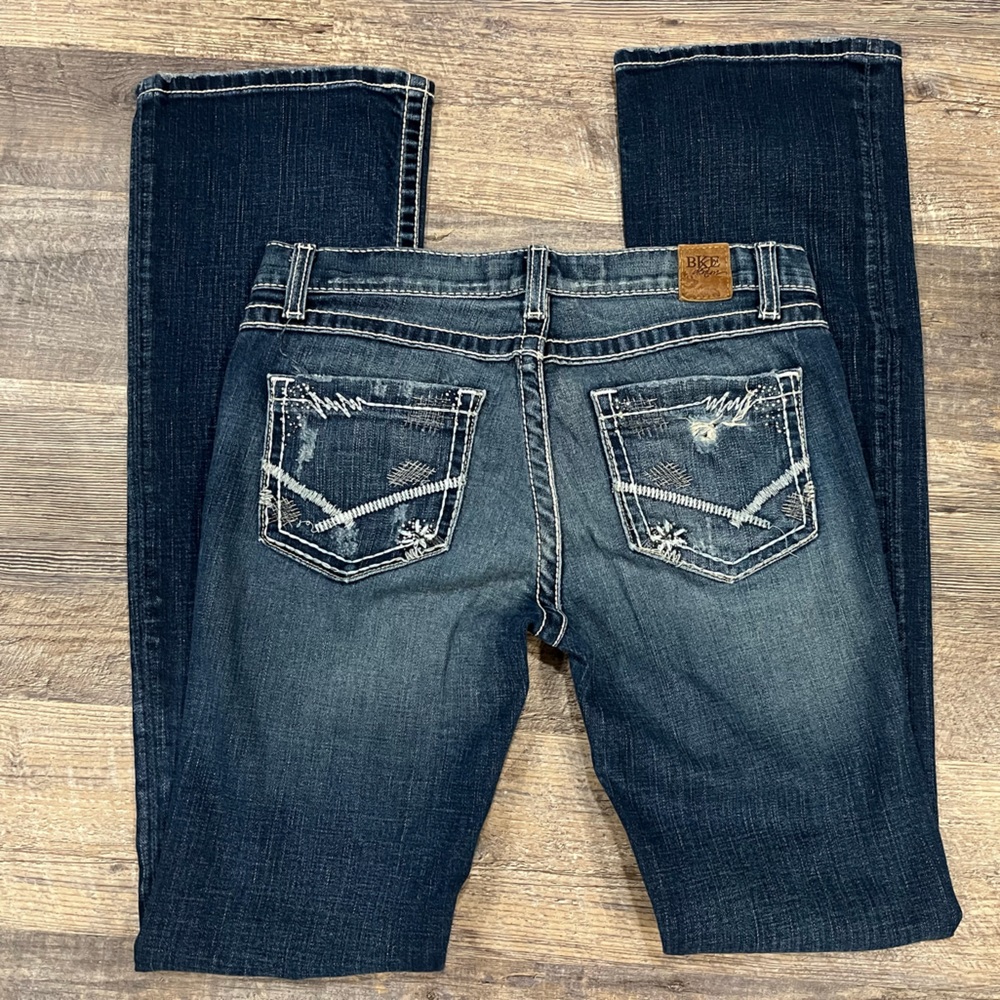 BKE Denim Buckle Lexi women’s distressed jeans - gently worn - size 28 x 33-1/2